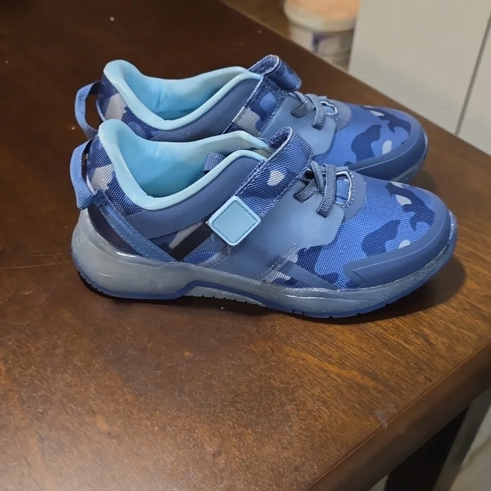 Cat & Jack Navy Camo Reese Light‎ Up Sneakers Size 13